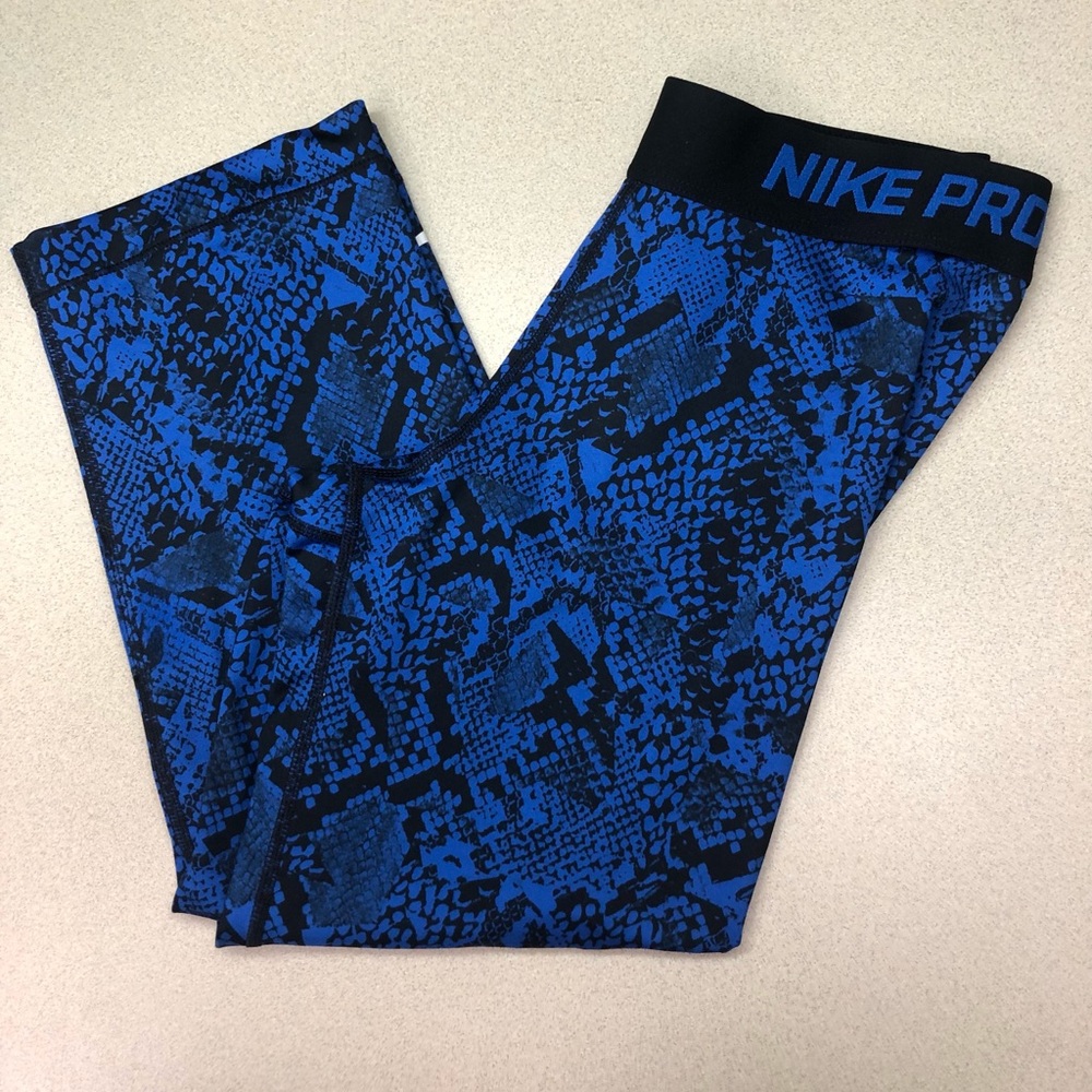Nike pro dri-fit cropped leggings